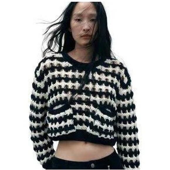 Zara Black & Cream Beige Cropped Striped Knit Sweater with Pockets Size Medium - Picture 1 of 6